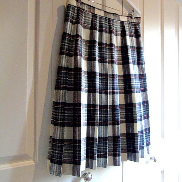 Genuine Scottish Kilt or Pleated Skirt Size 6 - 8 Beautiful Colour Combination - Picture 2 of 12